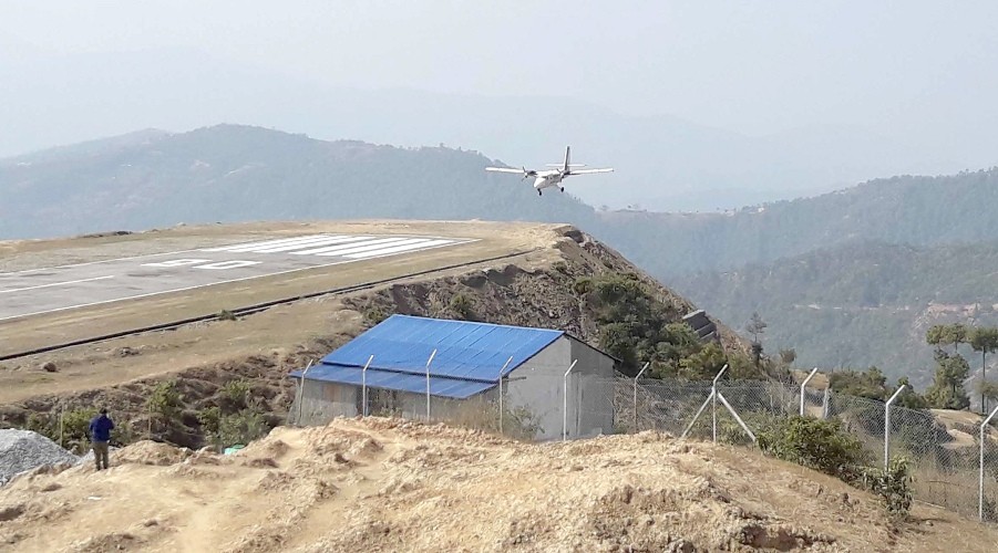 बन्द भएको  ६ महिनापछि खानीडाँडा बिमानस्थलमा उडान सुचारु 