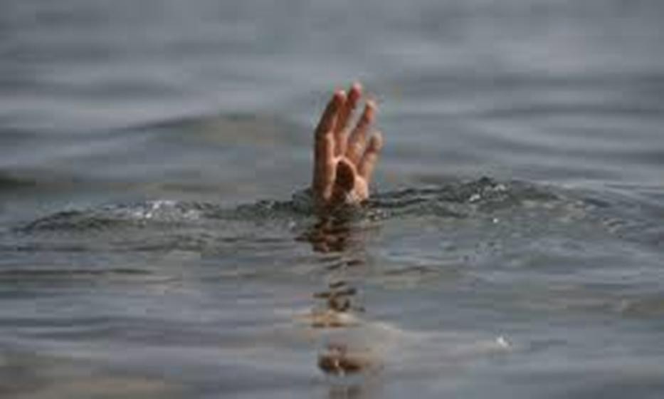 सामरी खोलाले बगाउँदा  दम्पतीको मृत्यु