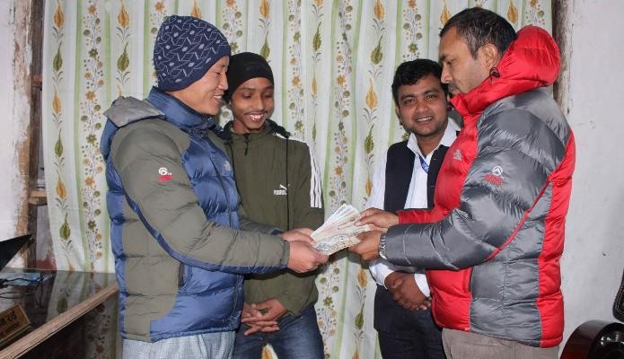 मिर्गौला रोगी कृष्णलाई आर्थिक सहयोग जुट्दै