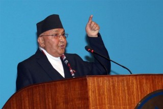 प्रचण्डप्रति ओलीको कटाक्ष :  मयूरको प्वाँख लगाएर अर्को चरो मयूर हुँदैन