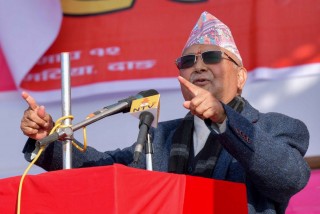 भोट माग्दै ओलीले भने : देश शेरबहादुरको हातमा सुम्पने कि मेरो ?