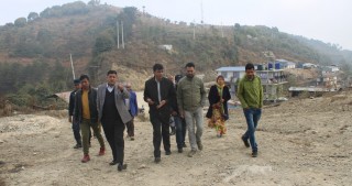 सडक कालोपत्रेको काम समयमा सम्पन्न गर्न नगरप्रमुख रिजालको निर्देशन 