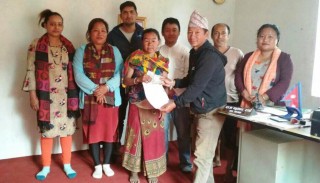 सावाकटहरेका अग्नी पीडित परिवारलाई राहत 