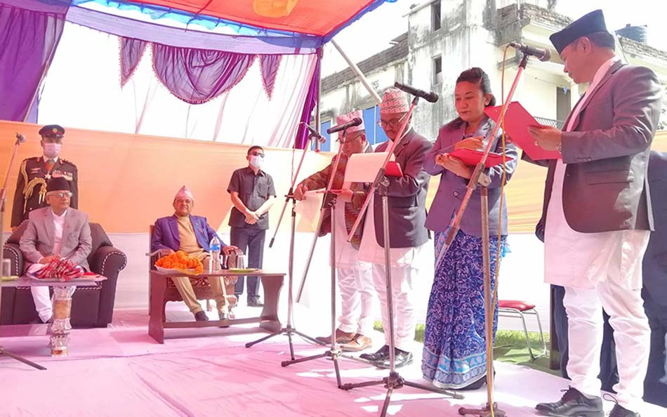 प्रदेश १ का नवनियुक्त मन्त्री र राज्यमन्त्रीले लिए शपथ, उषाकला बनिन सामाजिक विकास मन्त्री