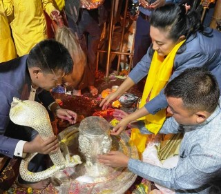 हलेसीको शिवलिंगमा चाँदीको आवरण