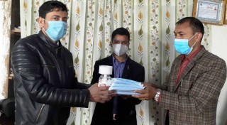 पत्रकार तथा सञ्चार माध्यमलाई पत्रकार महासंघको मास्क र सेनीटाइजर