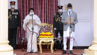 प्रधानमन्त्री ओलीले लिए पद तथा गोपनीयताको शपथ, पुरानै मन्त्रीहरुलाई निरन्तरता (नामावलीसहित)
