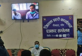 पत्रकारको मोटरसाइकलमा लागूऔषध राख्ने दुई जना पक्राउ, प्रहरी निलम्बित