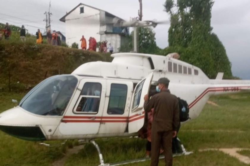 गर्भवतीको हेलीकोप्टरबाट उद्धार