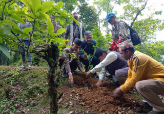 मझुवागढीलाई ‘फूलको पहाड’ बनाउने अभियान 
