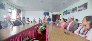 जनप्रतिनिधिले घर घरमा सिंहदरबार पुग्नेगरी काम नहुँदा संघीयतामाथि प्रश्न उठ्योः मन्त्री थापा