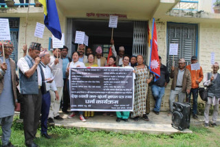 कृषकलाई मल र बीउ उपलव्ध गराउन माग गर्दै राप्रपाको धर्ना 