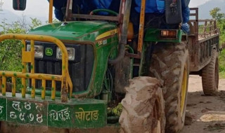 अवैधरुपमा बालुवा उत्खनन् गर्ने ट्याक्टर प्रहरीको नियन्त्रणमा