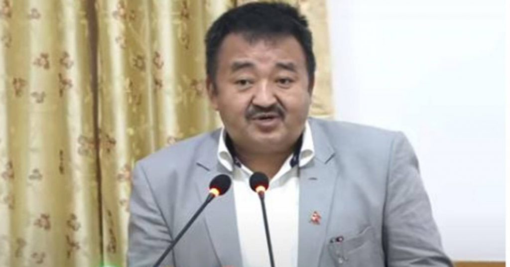 मुख्यमन्त्री राईको प्रश्न: आफूले प्रदेशको नामाकरण गर्न नसकेपछि मेरो काँधमा बन्दुक राख्न मिल्छ?