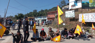 पहिचानवादीको  बन्दका कारण खोटाङमा यातायात ठप्प