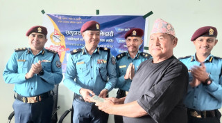 अग्नी पीडित पूर्व प्रहरी सहायक निरीक्षकलाई डेढ लाख आर्थिक सहयोग